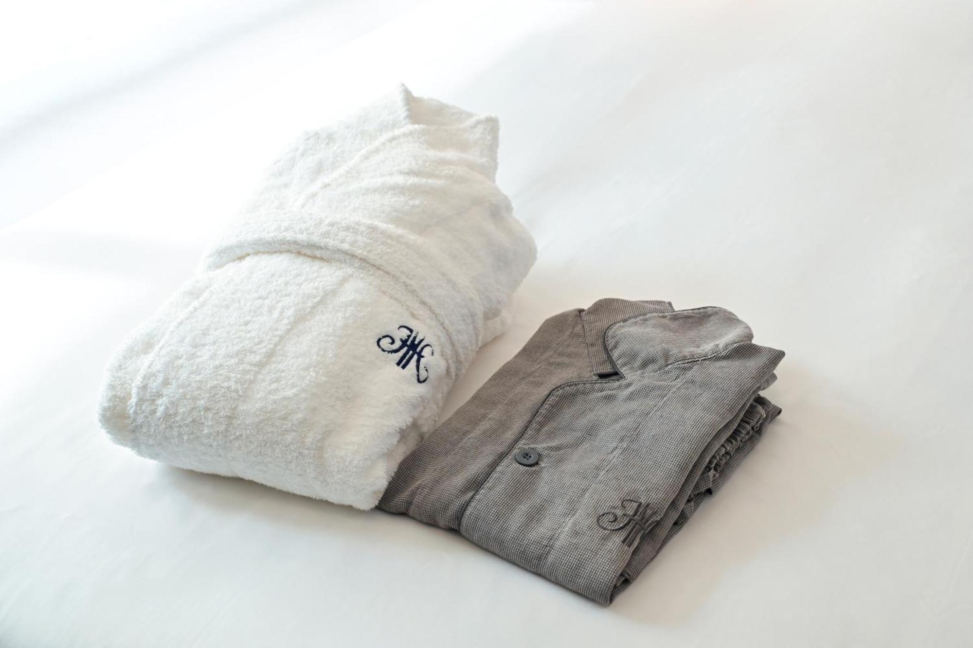 Marunouchi Hotel Τόκιο Εξωτερικό φωτογραφία A bathrobe